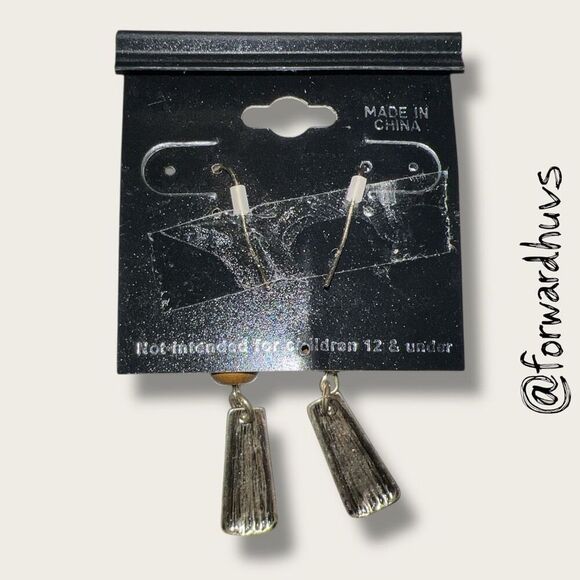 Bundle Sale 3 for $15 | Howard’s Brass Tone Dangle Earrings - Picture 4 of 7